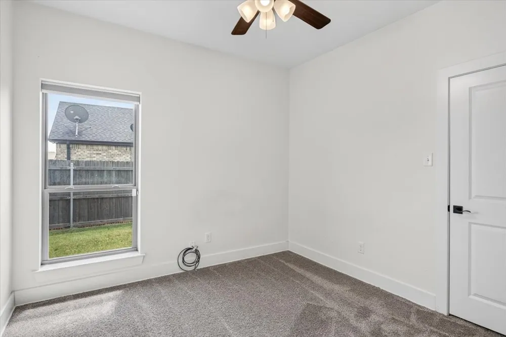 2112 Cole Street Mabank, TX 75147
