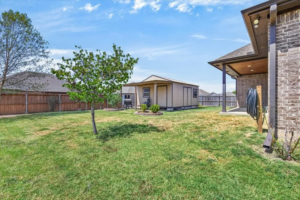 2112 Cole Street Mabank, TX 75147