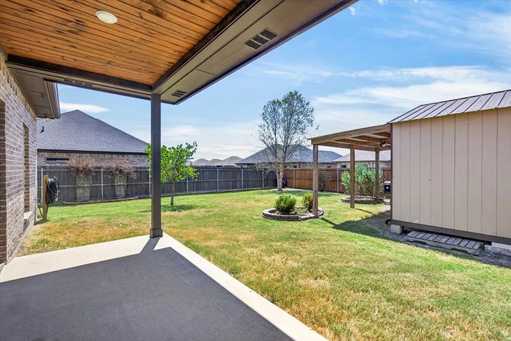 2112 Cole Street Mabank, TX 75147