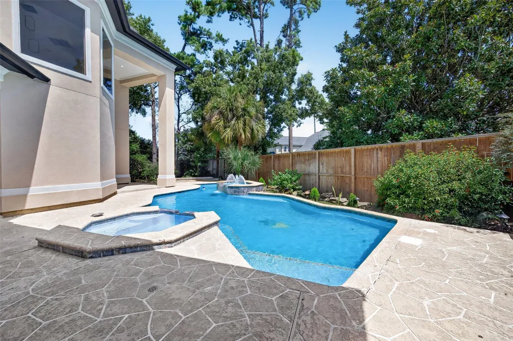 46 Kingwood Greens Drive Houston, TX 77339