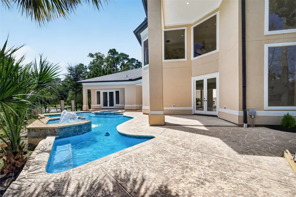 46 Kingwood Greens Drive Houston, TX 77339