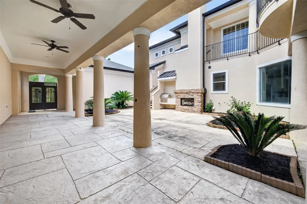 46 Kingwood Greens Drive Houston, TX 77339