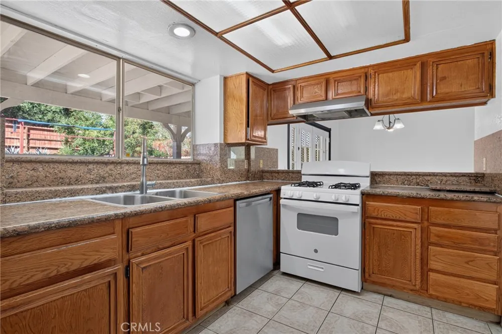 37723 Sandra Lane Palmdale, CA 93550