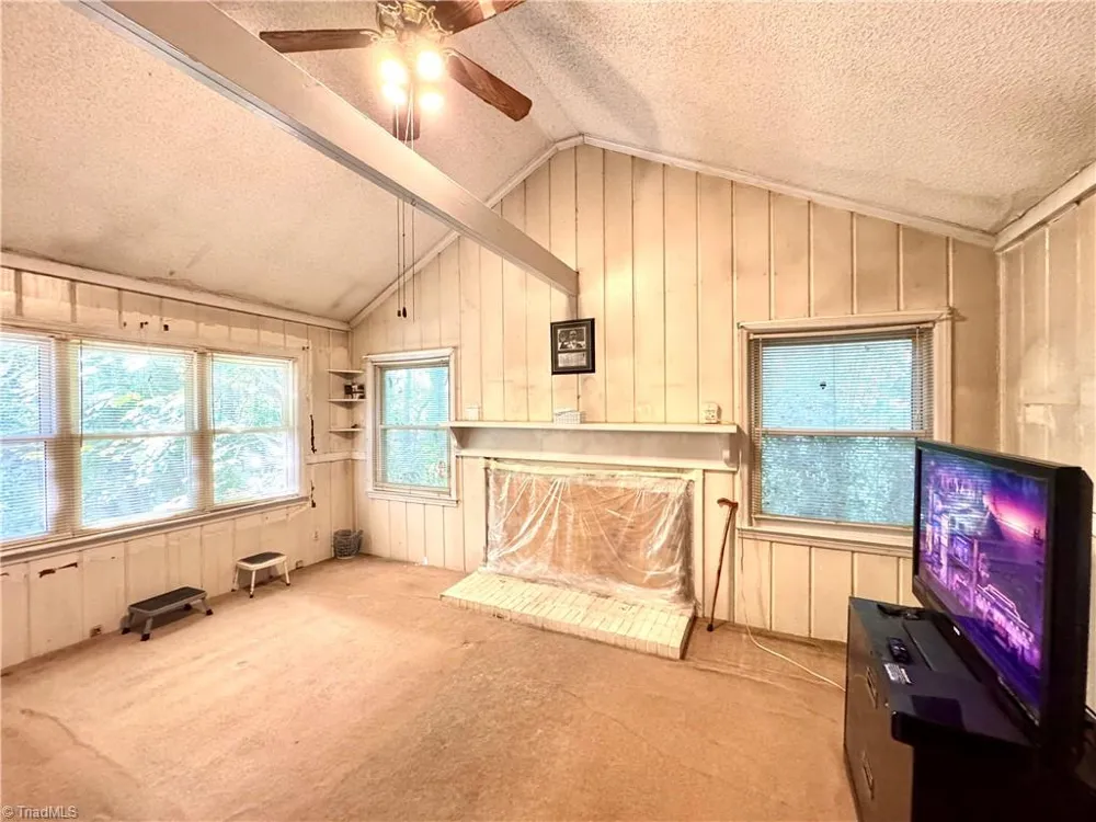 2190 Indian Trail Winston-Salem, NC 27106