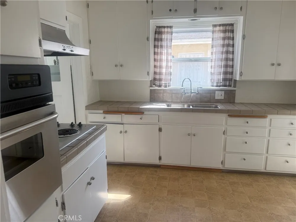 1056 W 8th San Pedro, CA 90017