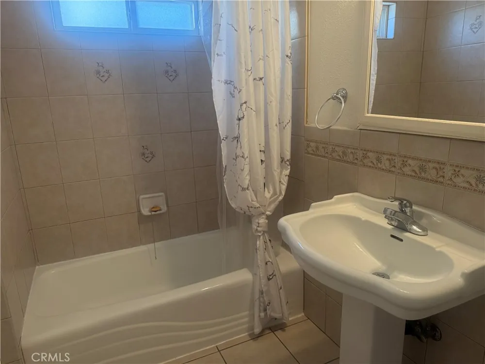1056 W 8th San Pedro, CA 90017