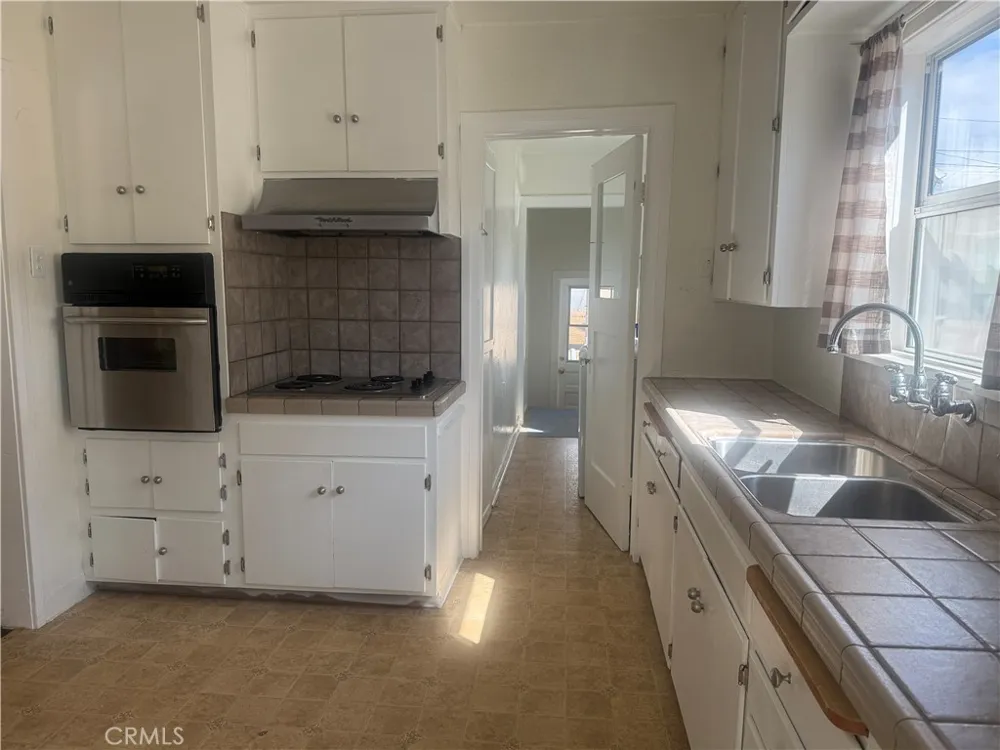 1056 W 8th San Pedro, CA 90017