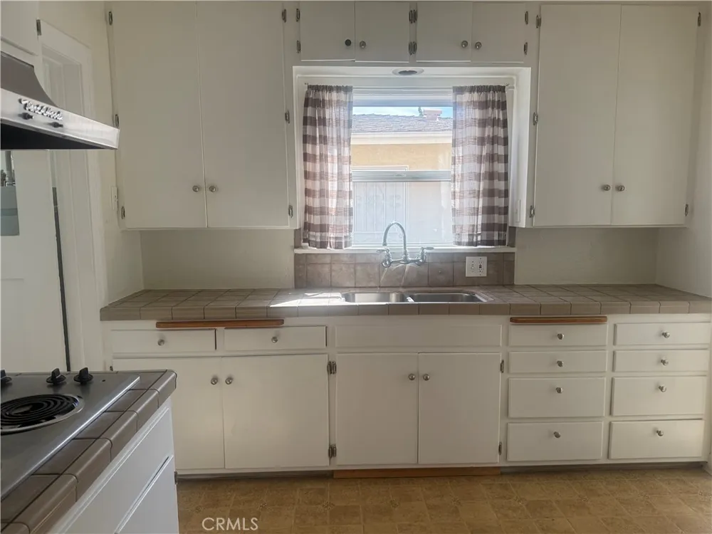 1056 W 8th San Pedro, CA 90017