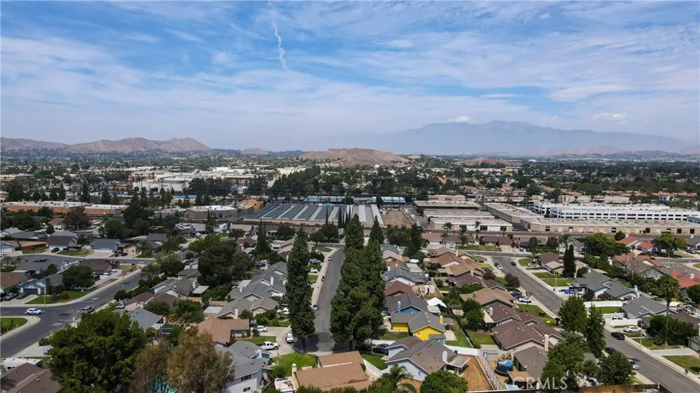 10068 Fox Riverside, CA 92503