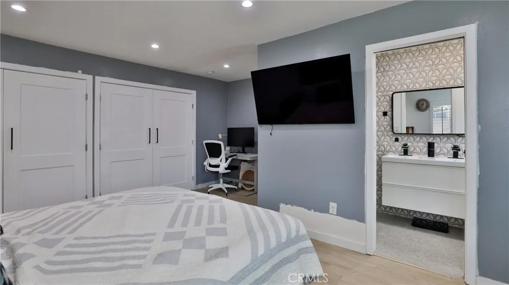 10068 Fox Riverside, CA 92503