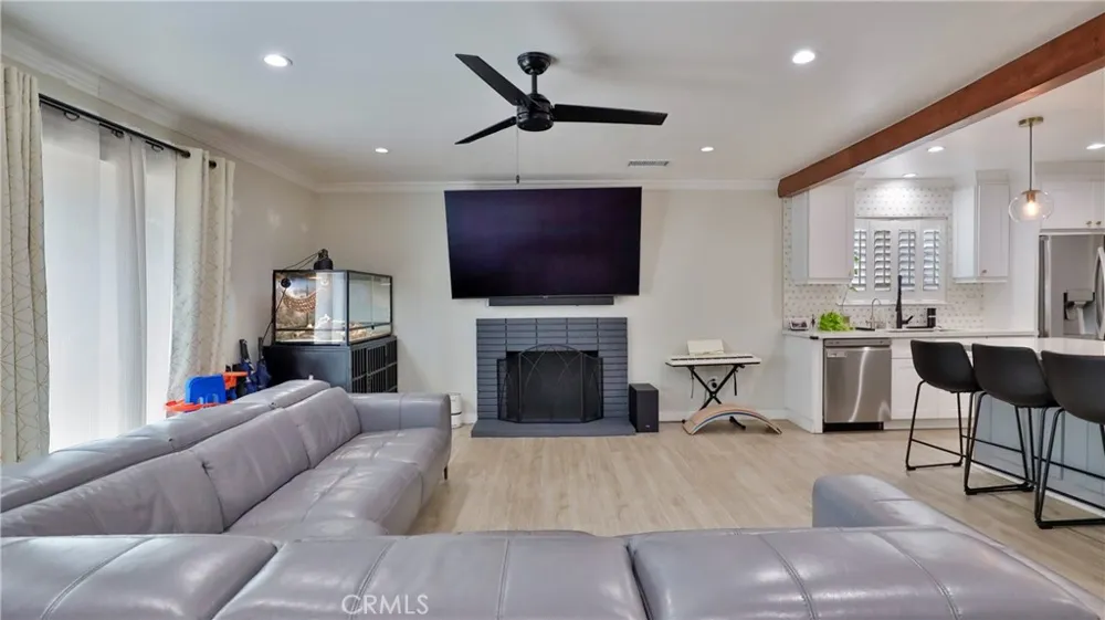 10068 Fox Riverside, CA 92503