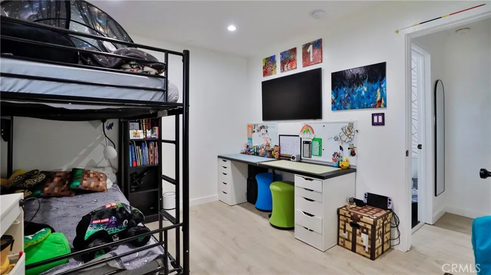 10068 Fox Riverside, CA 92503