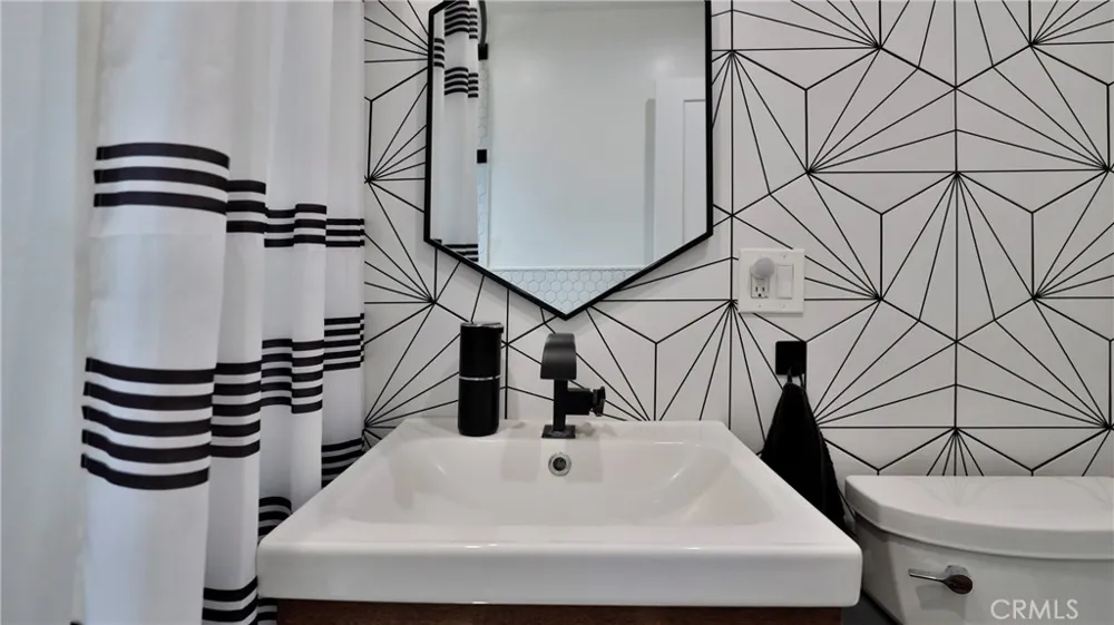 10068 Fox Riverside, CA 92503