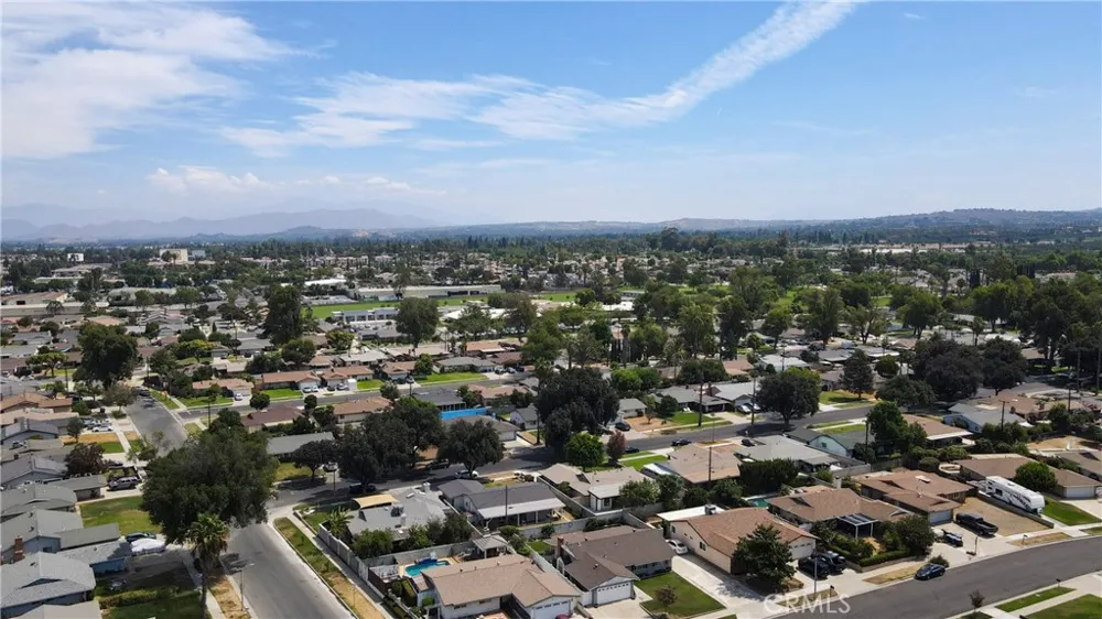 10068 Fox Riverside, CA 92503