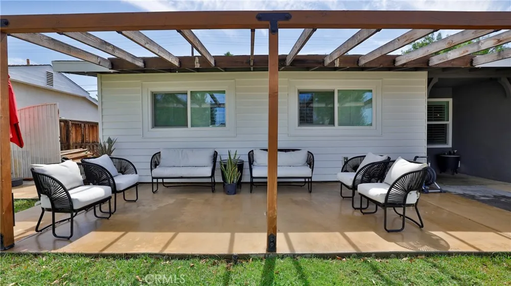 10068 Fox Riverside, CA 92503