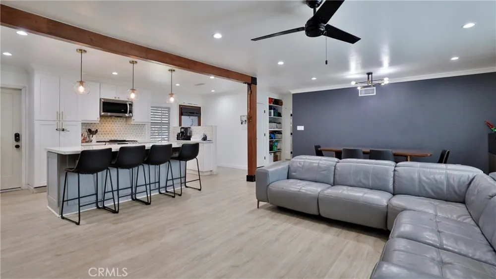 10068 Fox Riverside, CA 92503