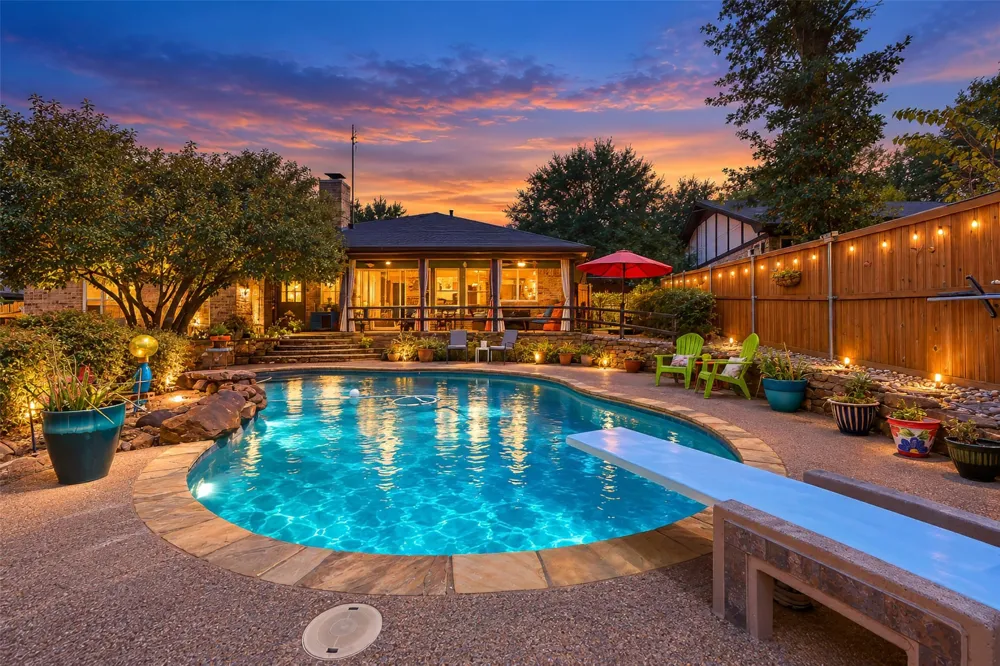 2125 Cambridge Drive Hurst, TX 76054