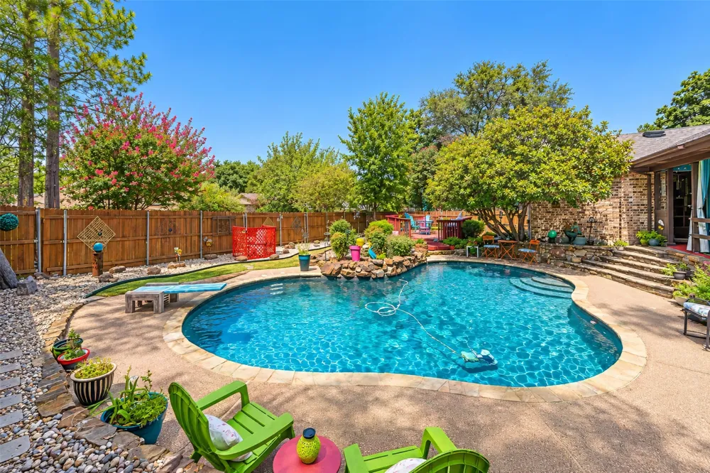 2125 Cambridge Drive Hurst, TX 76054