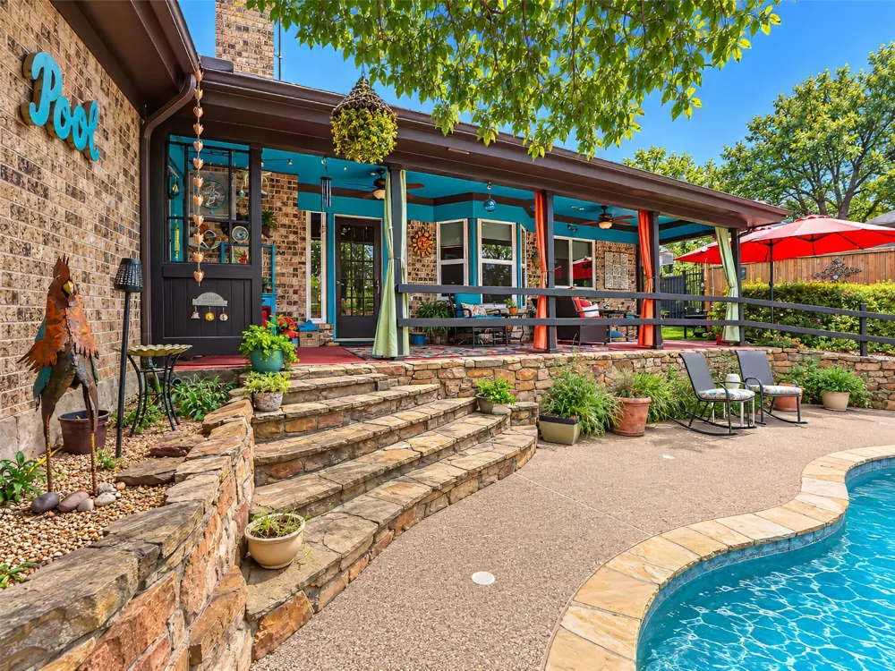 2125 Cambridge Drive Hurst, TX 76054