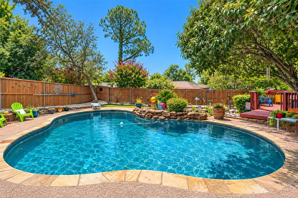 2125 Cambridge Drive Hurst, TX 76054