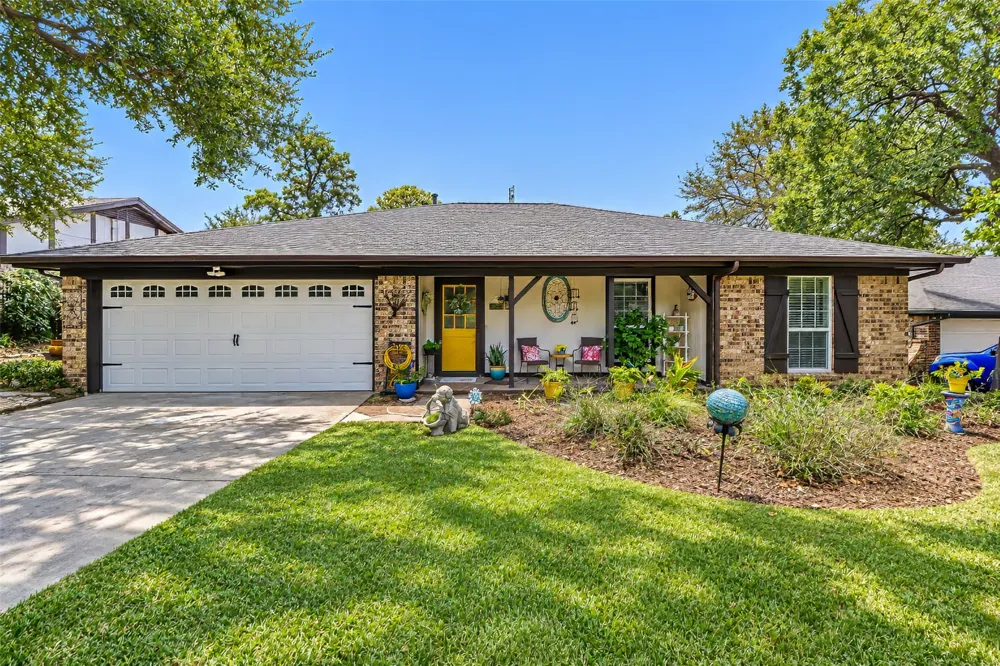 2125 Cambridge Drive Hurst, TX 76054
