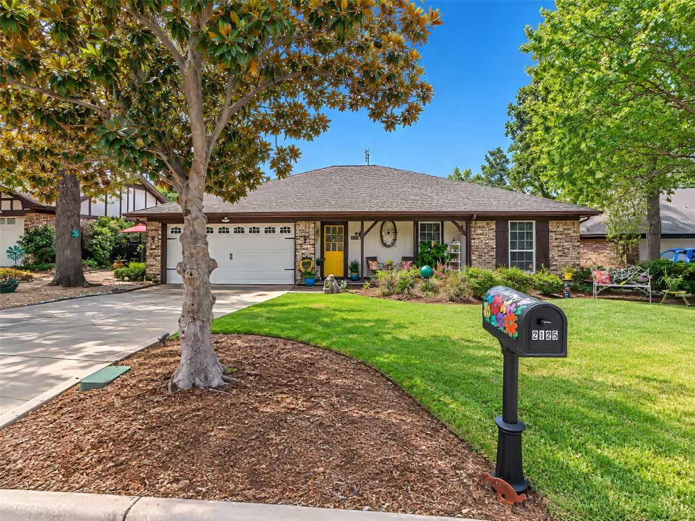 2125 Cambridge Drive Hurst, TX 76054