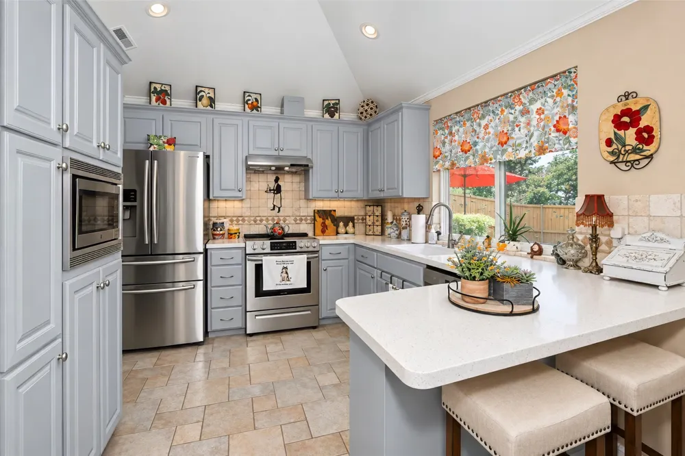 2125 Cambridge Drive Hurst, TX 76054