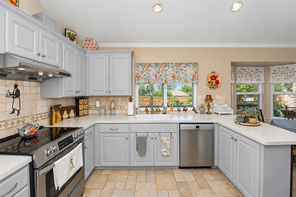 2125 Cambridge Drive Hurst, TX 76054