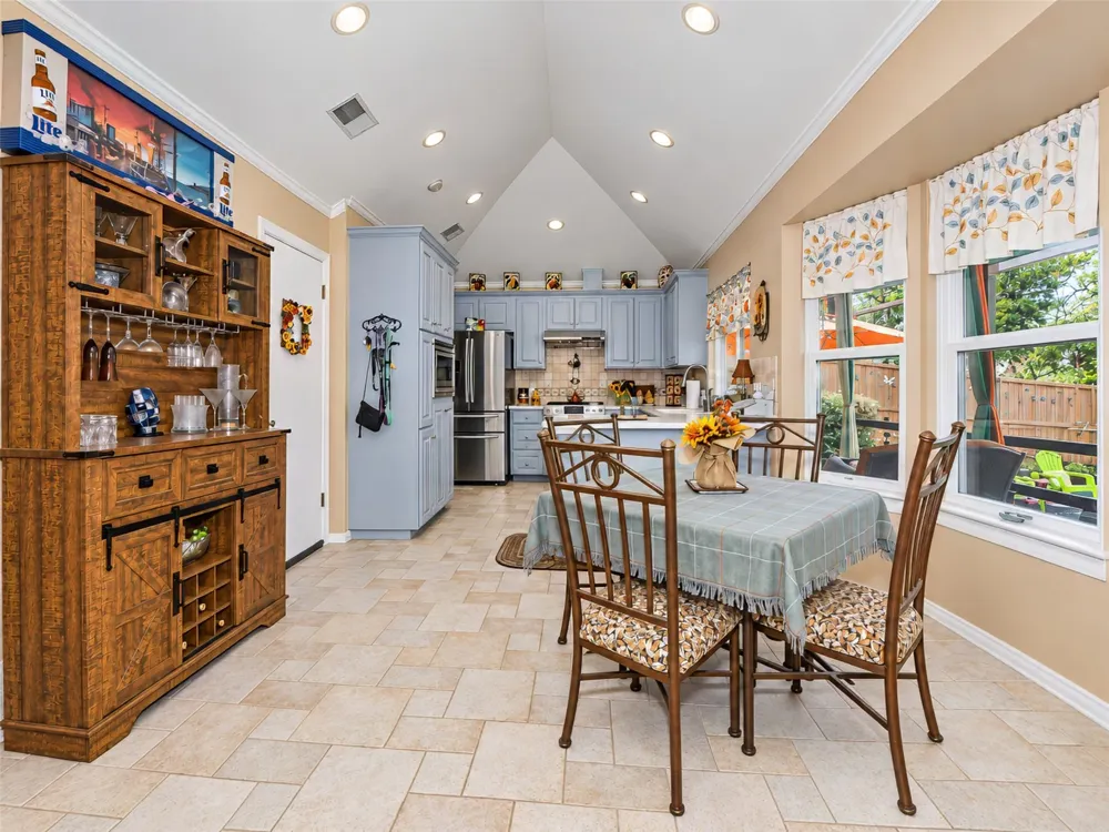 2125 Cambridge Drive Hurst, TX 76054