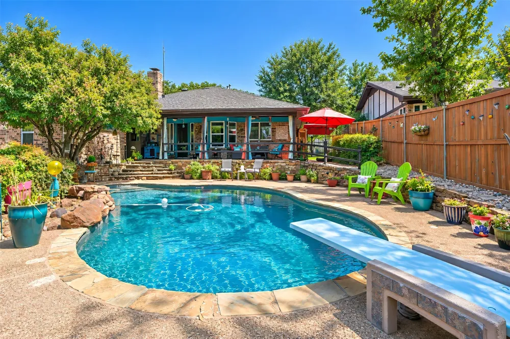 2125 Cambridge Drive Hurst, TX 76054