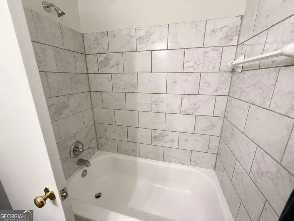 1015 Rock Creek LN Norcross, GA 30093