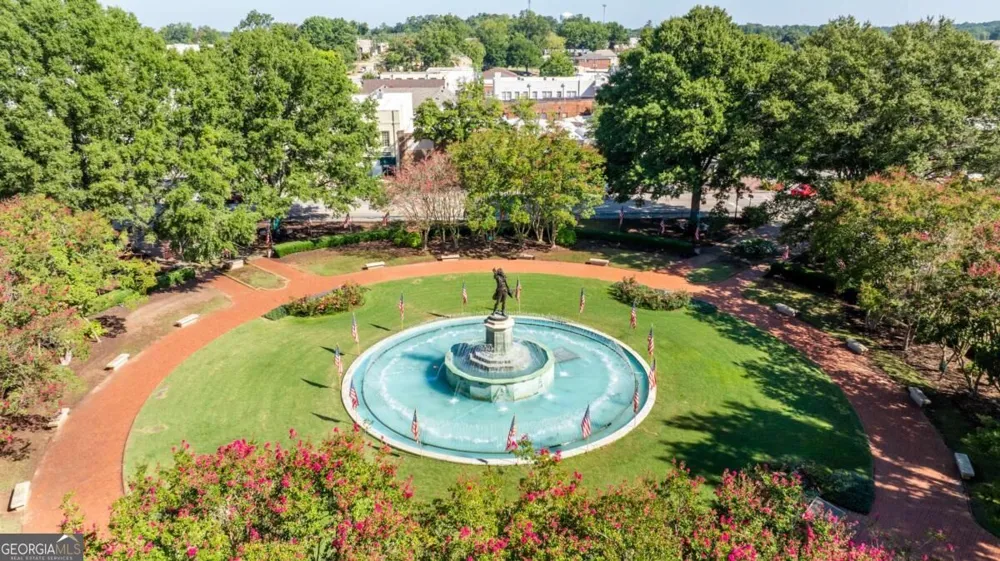 205 Long Cove DR LaGrange, GA 30240