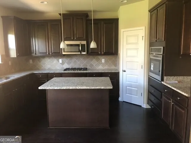 582 Oakville TRL Hampton, GA 30228