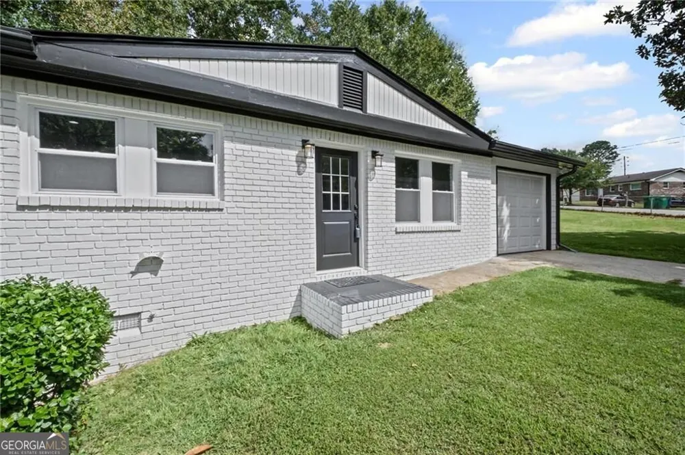 5961 John ST Austell, GA 30106