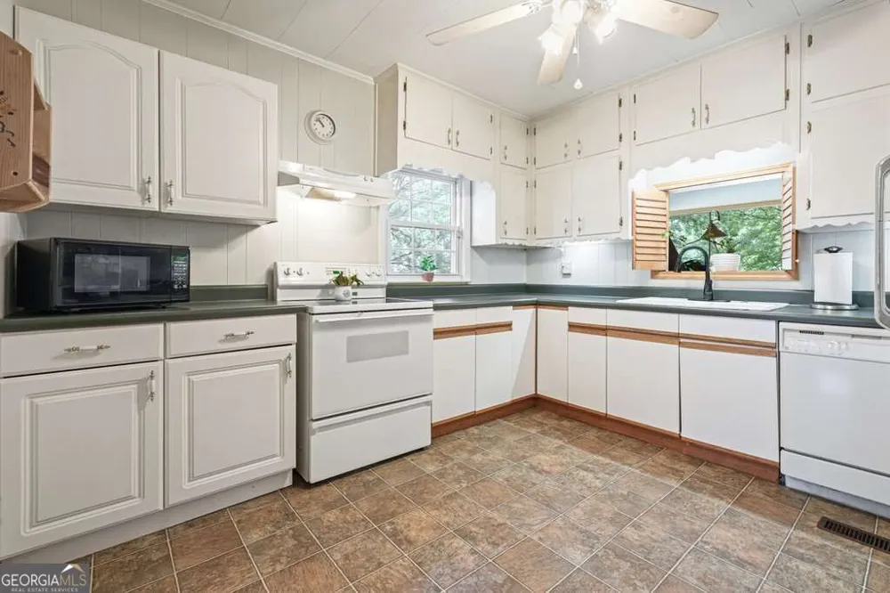 1165 Bartow ST Waleska, GA 30183