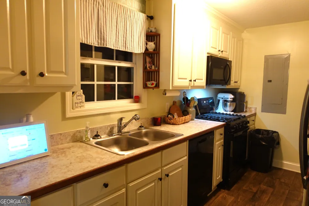 414 Harpy Eagle DR Winder, GA 30680