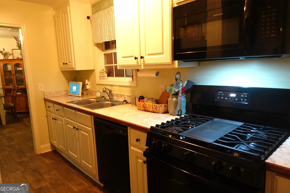 414 Harpy Eagle DR Winder, GA 30680