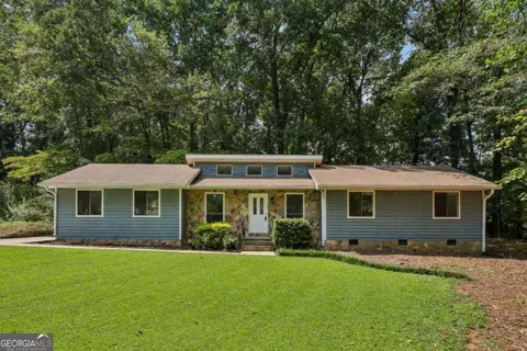 106 Hilltop CIR