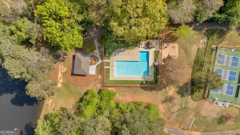 9682 N Pond CIR Roswell, GA 30076