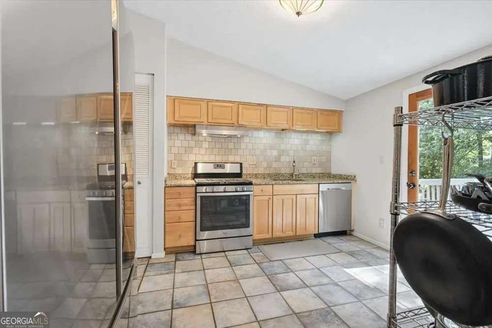 9682 N Pond CIR Roswell, GA 30076