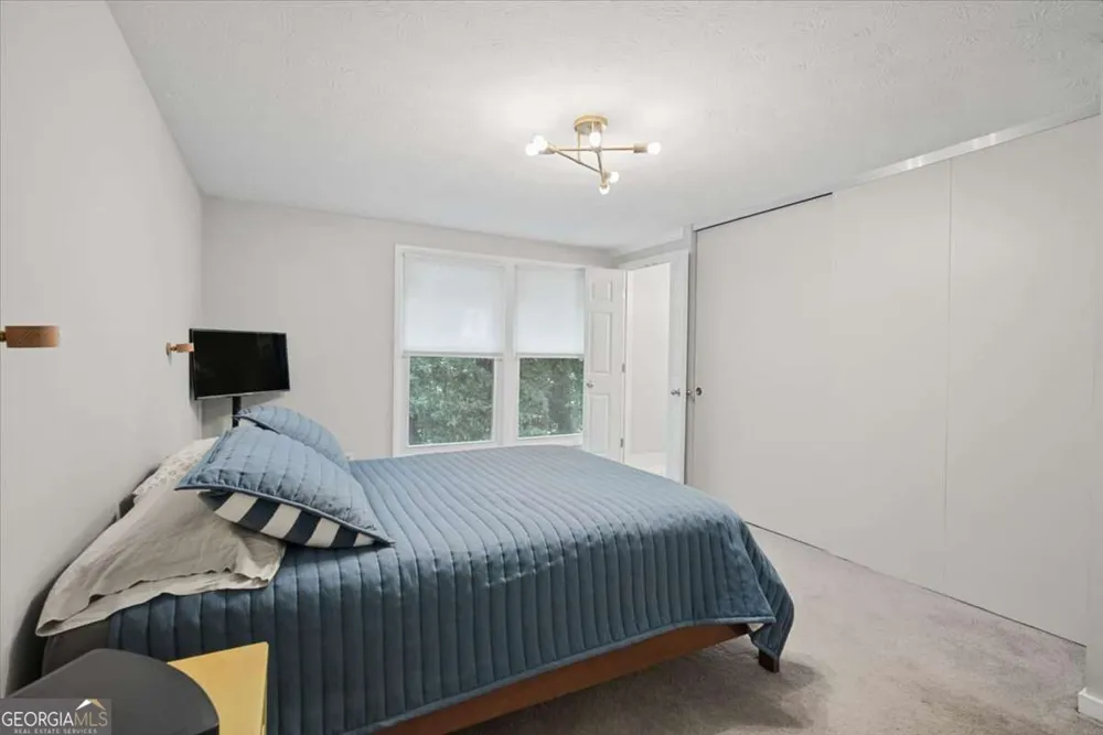 9682 N Pond CIR Roswell, GA 30076