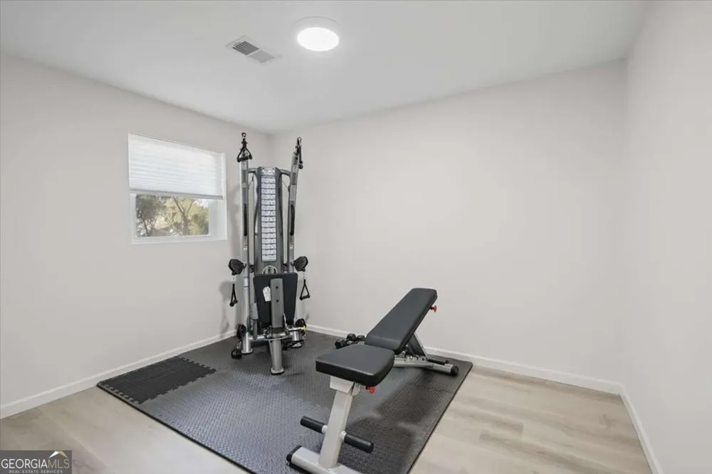 9682 N Pond CIR Roswell, GA 30076