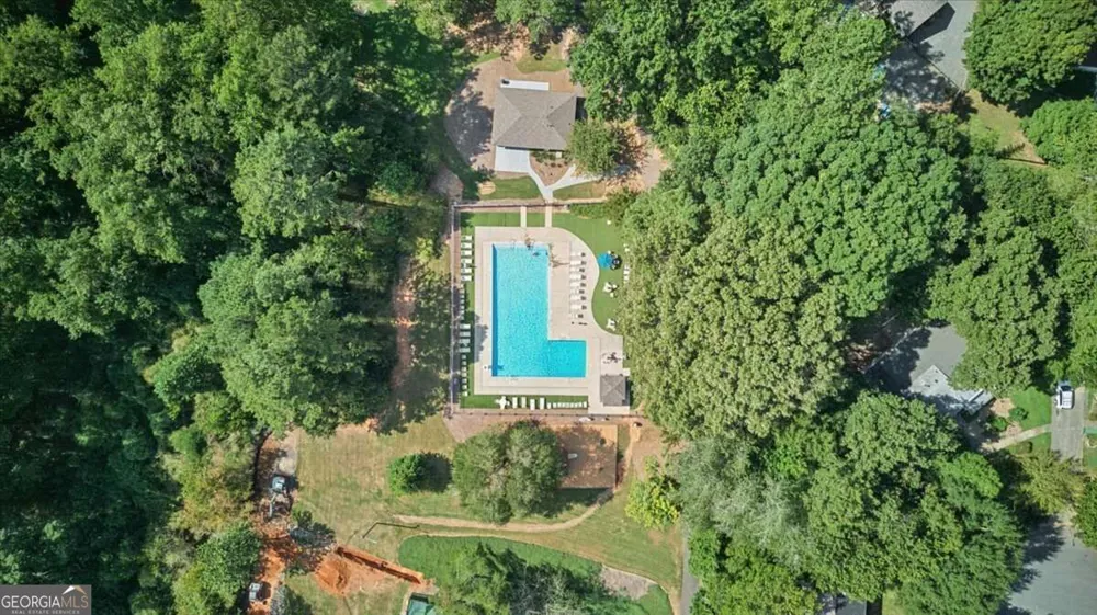 9682 N Pond CIR Roswell, GA 30076