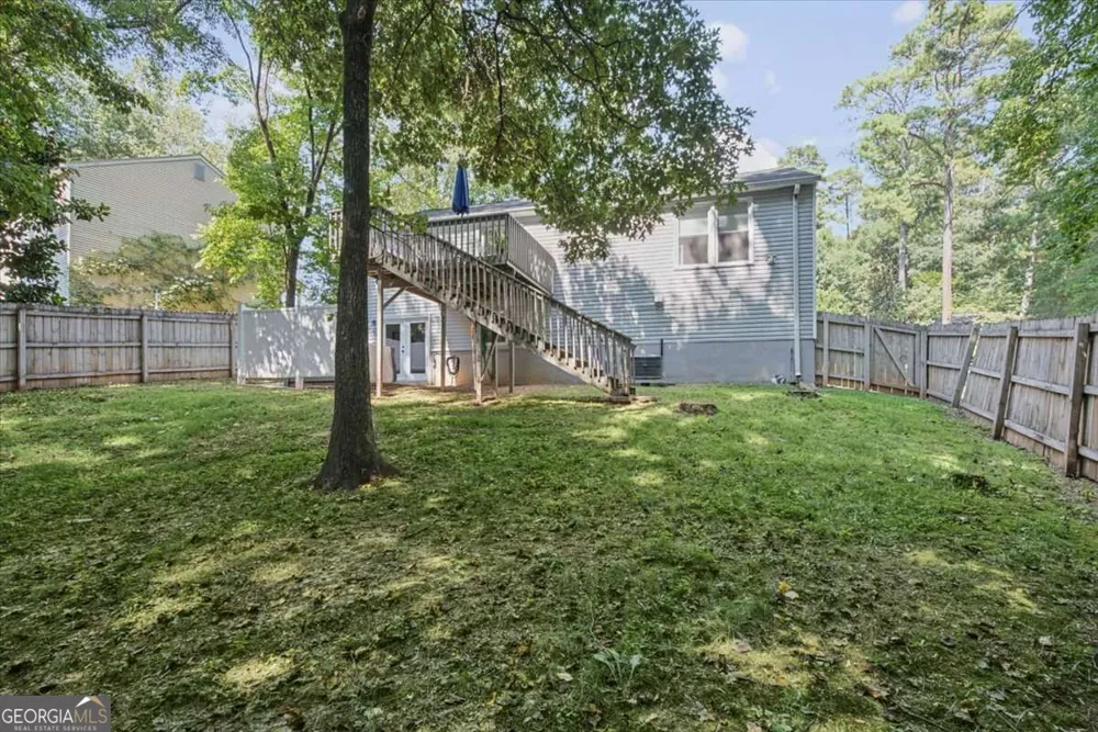 9682 N Pond CIR Roswell, GA 30076