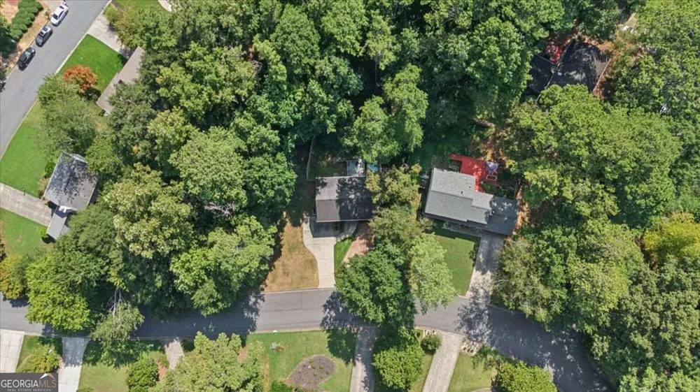 9682 N Pond CIR Roswell, GA 30076