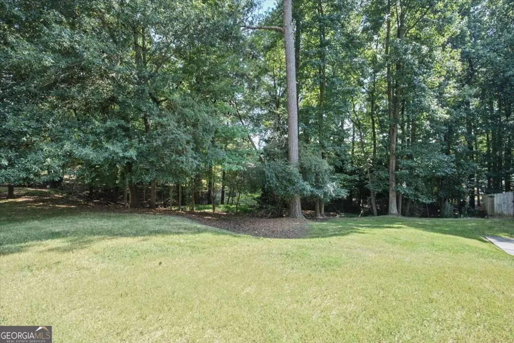 9682 N Pond CIR Roswell, GA 30076