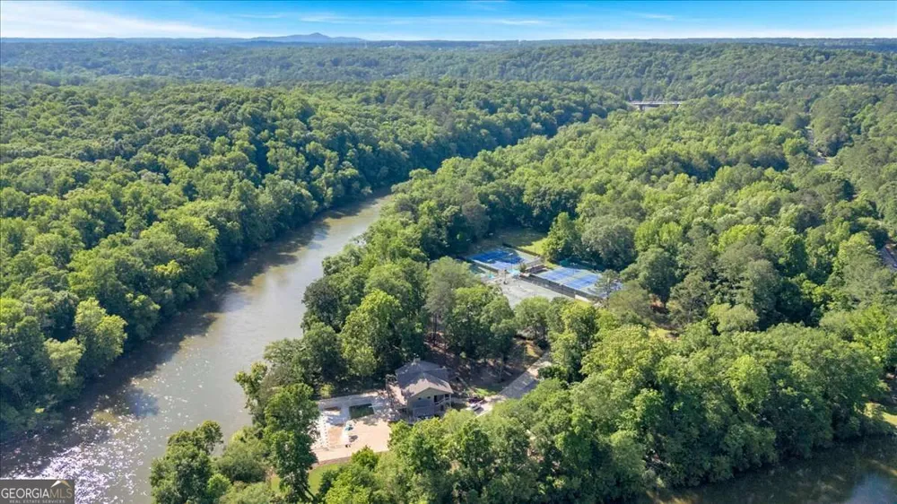 9682 N Pond CIR Roswell, GA 30076