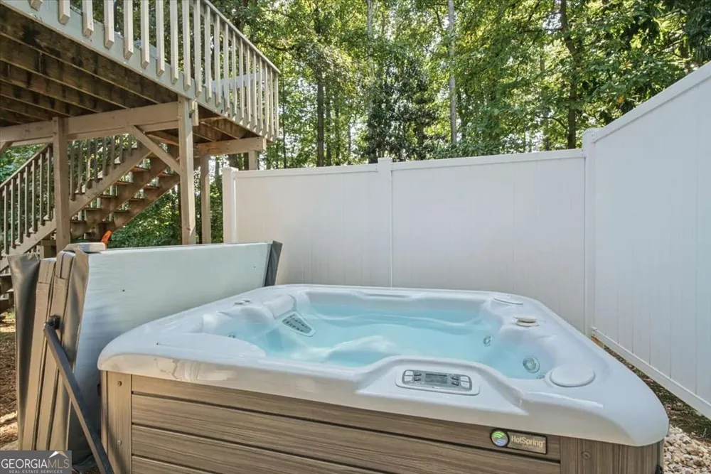 9682 N Pond CIR Roswell, GA 30076