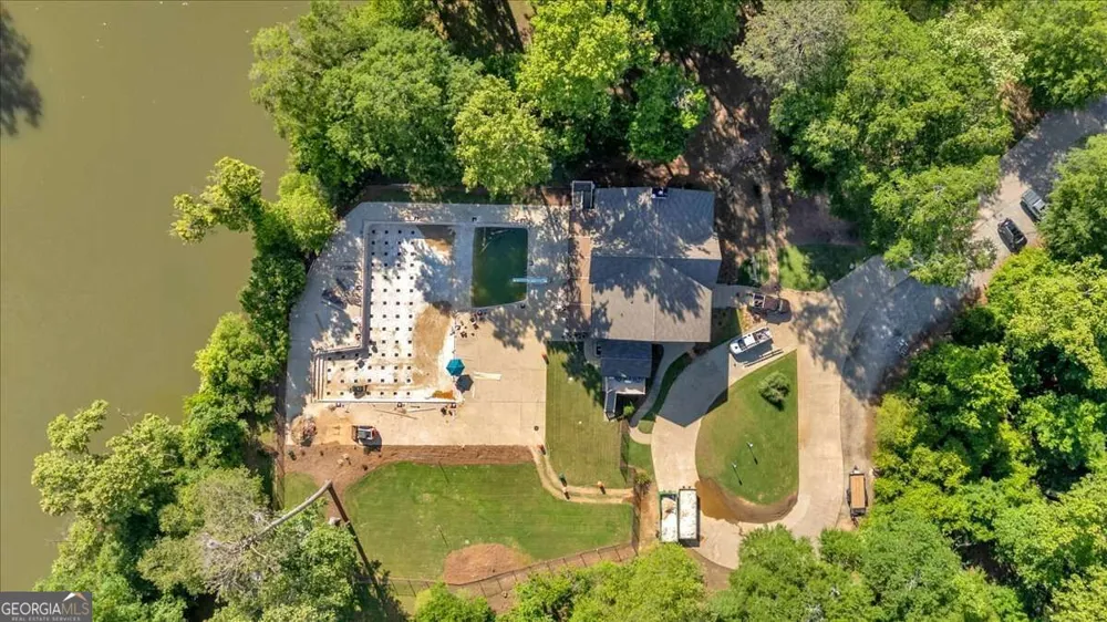 9682 N Pond CIR Roswell, GA 30076