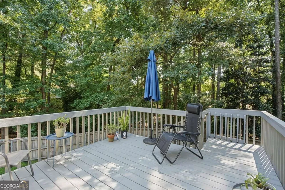 9682 N Pond CIR Roswell, GA 30076